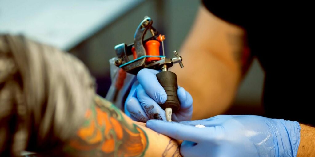 Corso di Aggiornamento prevenzione rischi sanitari connessi alle attività di tatuaggio, piercing e trucco permanente